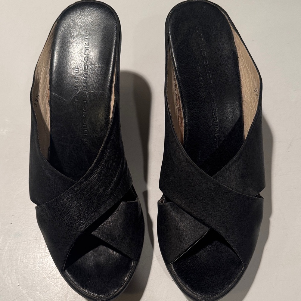 Attilio Giusti Leombruni Black Crisscross Mules